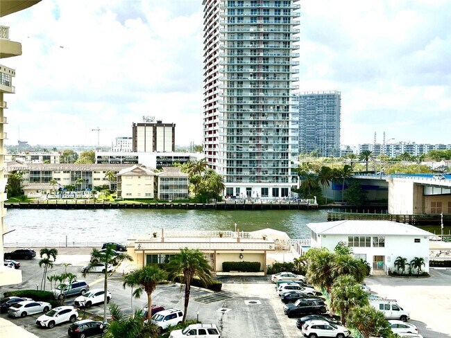 Building Photo - 1825 S Ocean Dr