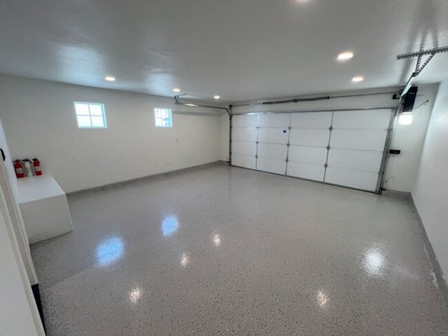 Building Photo - 1654 Lone Oak Trail