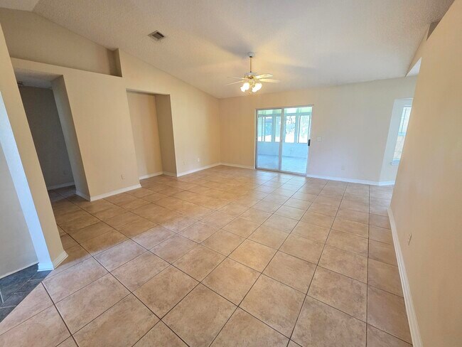 Building Photo - 7436 Woodmont Rd