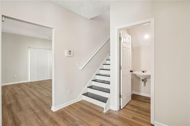 Building Photo - 4593 Parkway Cir
