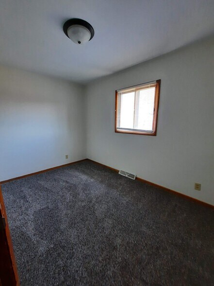 Building Photo - 3213 Pomona Dr