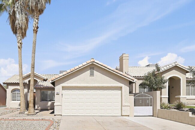Building Photo - 922 Strider Dr