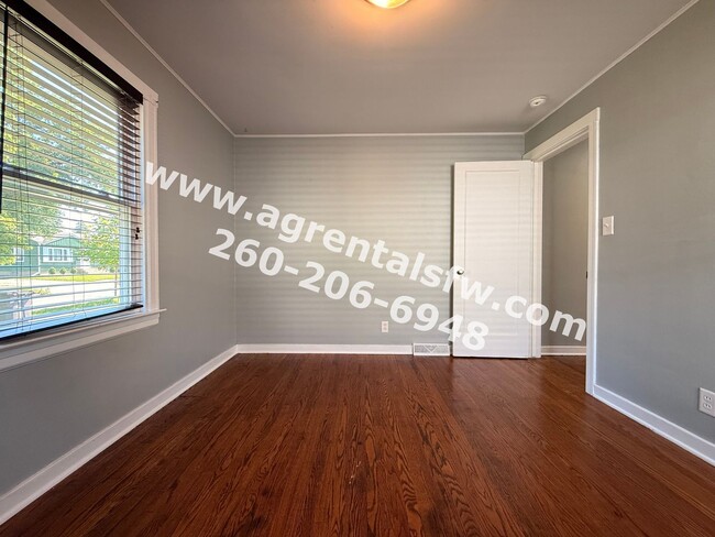 Building Photo - 522 Curdes Ave