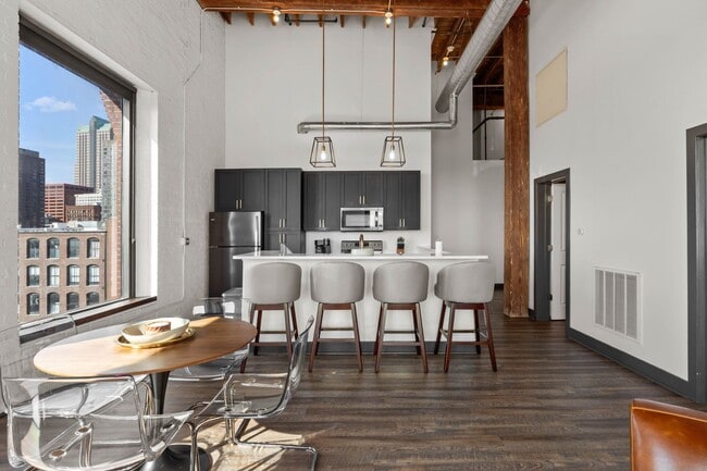 Building Photo - Peper Lofts @ Laclede's Landing