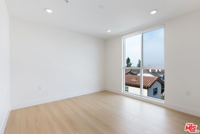 Building Photo - 8561 Belmont St