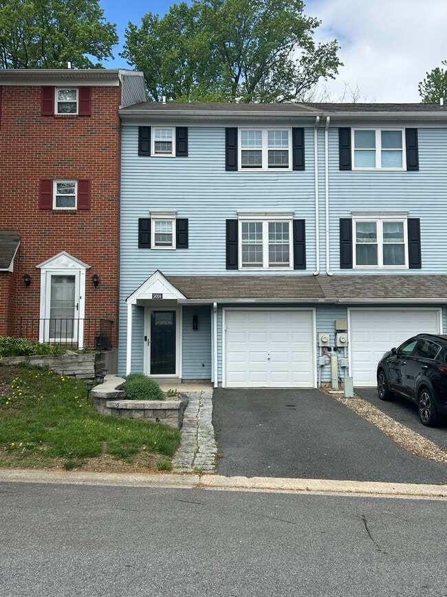 Building Photo - 5059 E Woodmill Dr