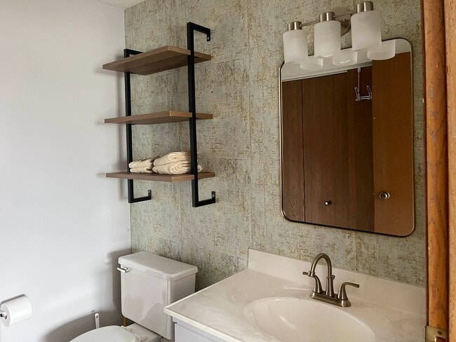 Building Photo - Fully Furnished 2-Bedroom Condo – 2 Blocks...