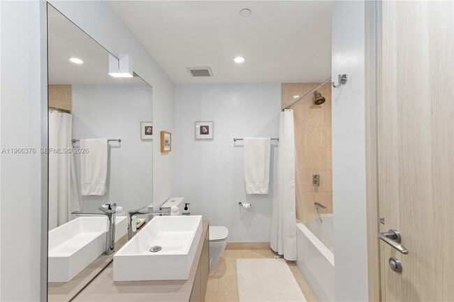 Building Photo - 1000 Brickell Plaza