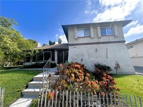 Building Photo - 2430 S Ridgewood Dr