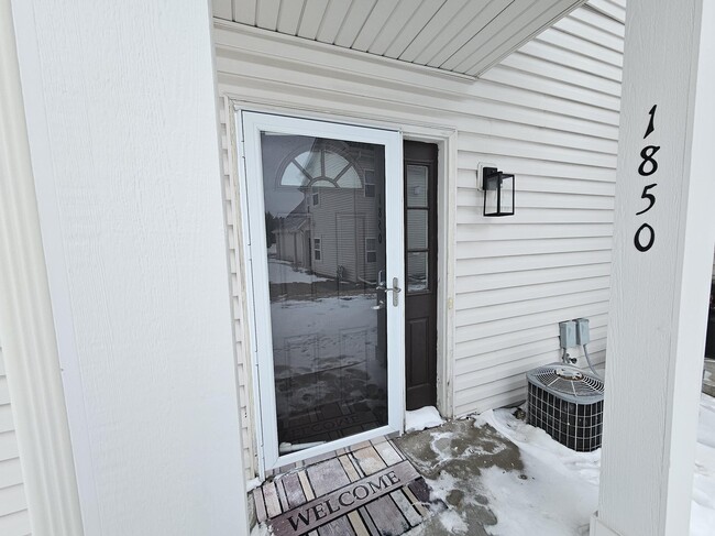 Building Photo - 1850 Stoney Ln