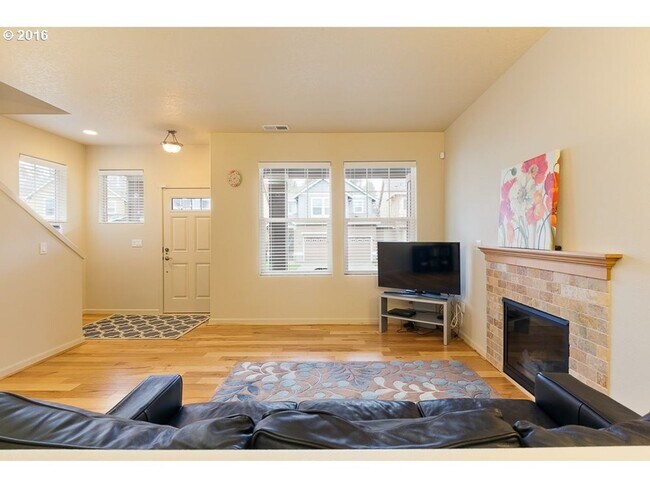 Building Photo - 345 NE 105th Ave