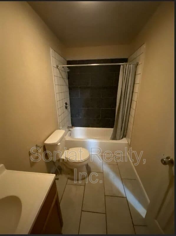 Building Photo - 7202 Salem Dr