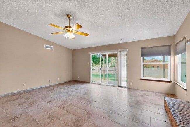 Building Photo - Picture Perfect 3 Bedroom Home in Southeas...