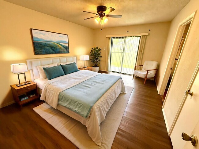 Building Photo - **MOVE IN SPECIAL!!** Spacious 2 Bedroom / 2 Bath Unit!