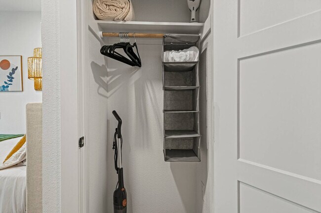 Building Photo - 596 W 9th St