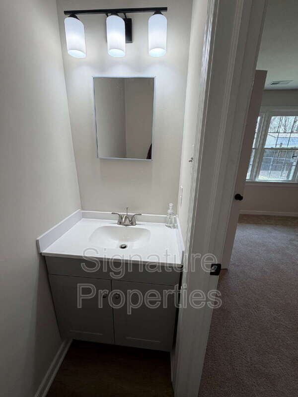 Building Photo - 339 E Jerald St