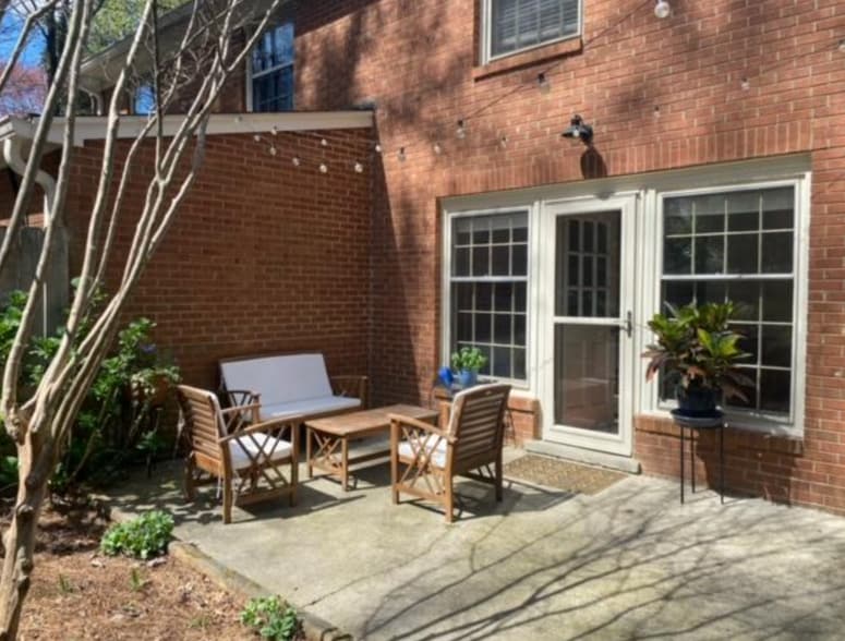 Outdoor living!! - 3144 Morningside Dr
