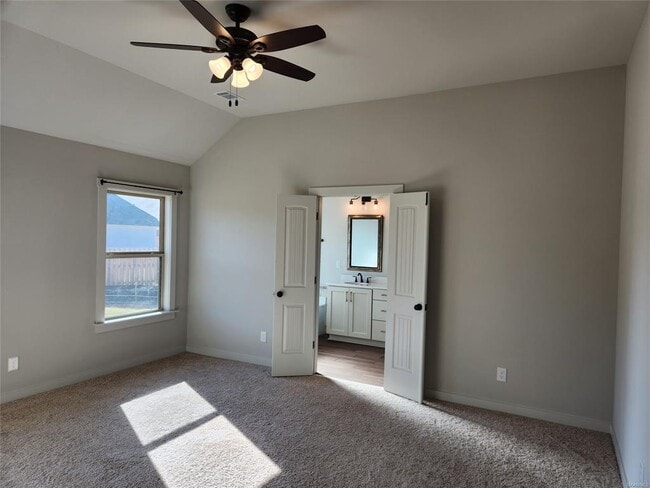 Building Photo - 292 Hedgefield Dr