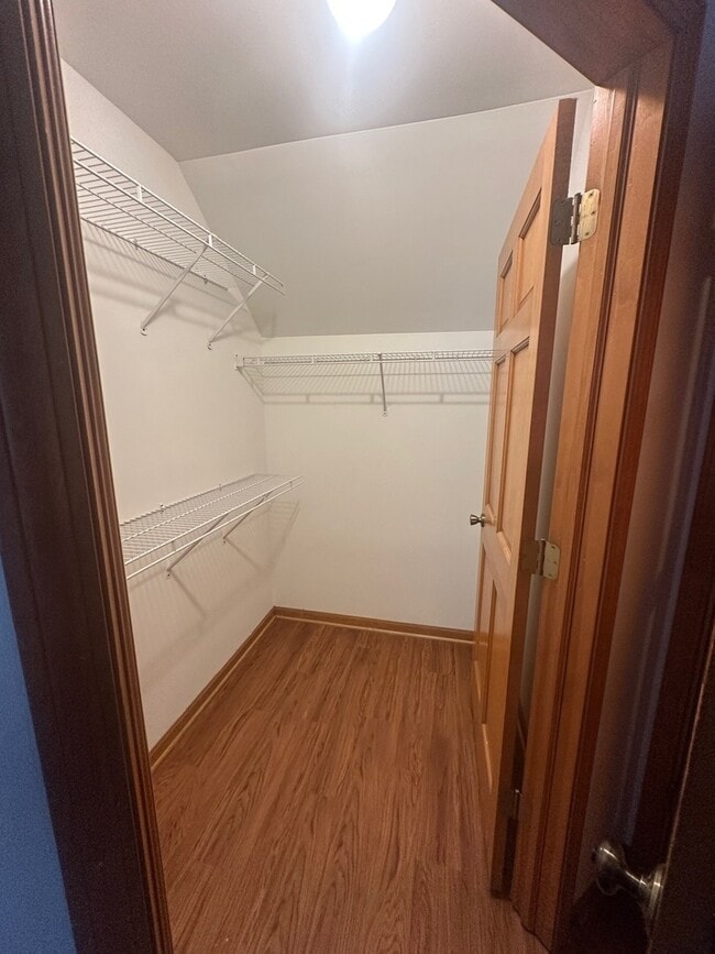 Building Photo - 1942 Heron Ave