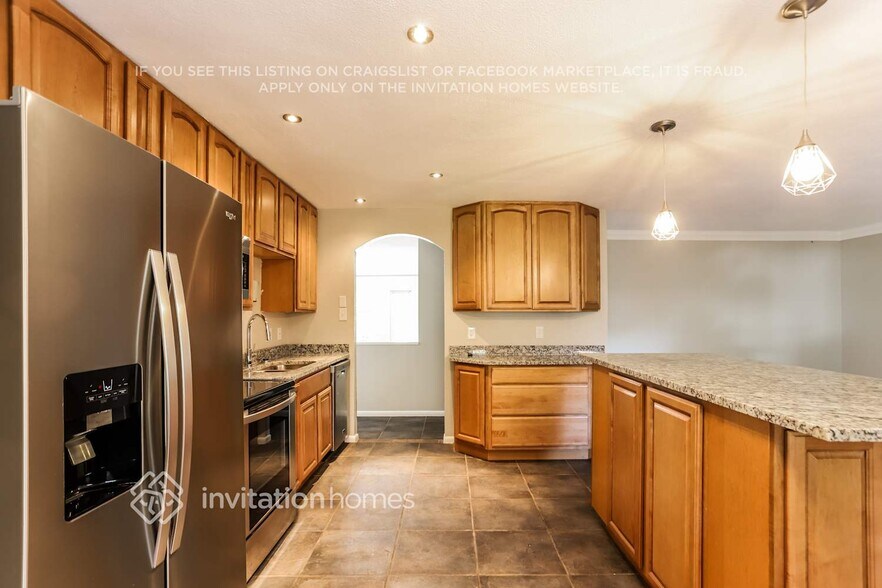 Building Photo - 2617 S Salida St