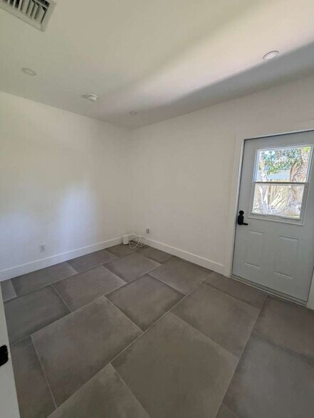 Building Photo - 14240 S Biscayne River Dr