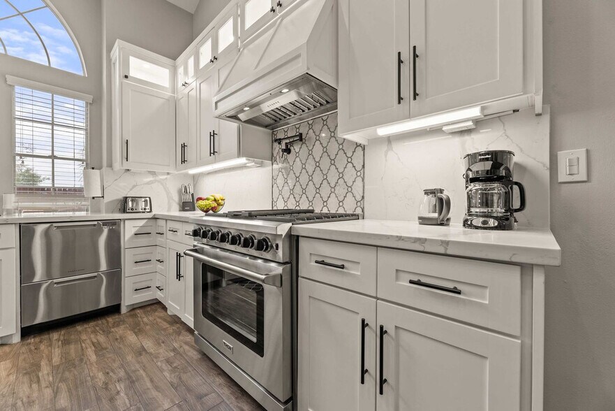 Building Photo - 1905 Navajo Dr