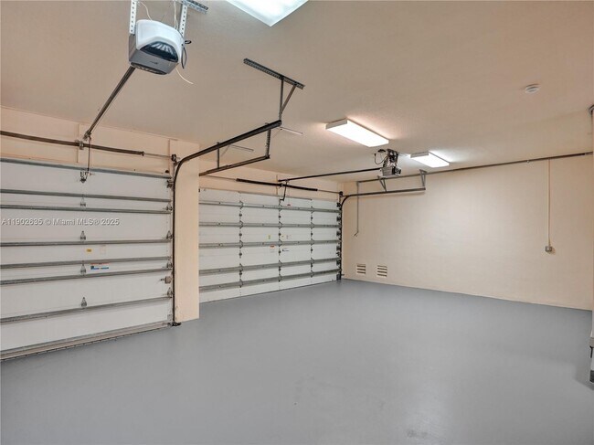 Building Photo - 16291 Bristol Pointe Dr