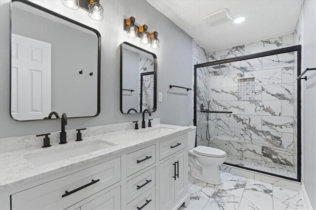 Building Photo - 2696 Greentree Dr SE