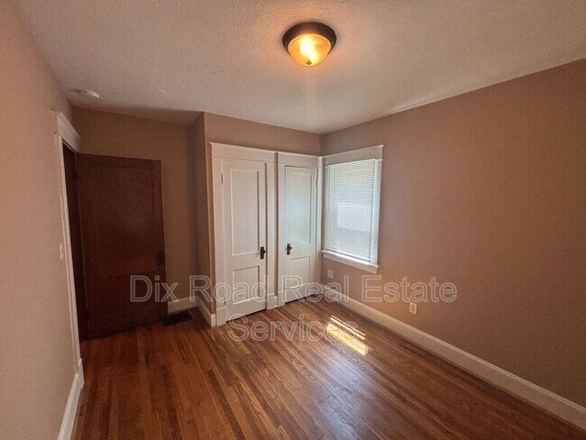 Building Photo - 424 Shafor St