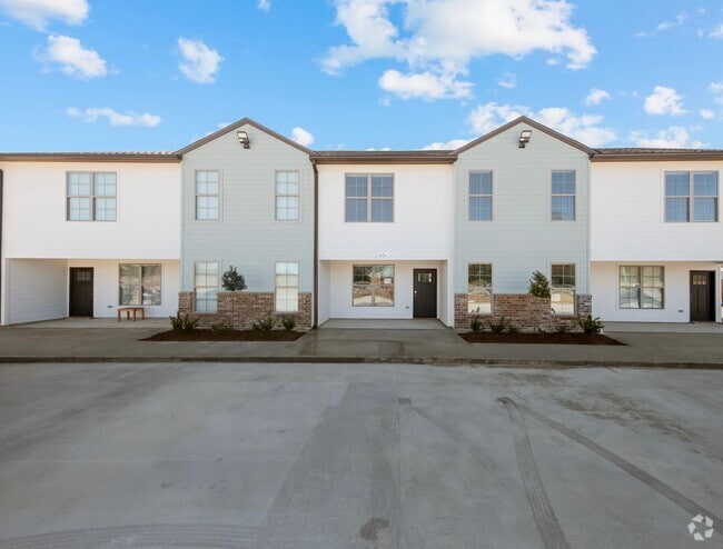 Building Photo - 139 Iberia St