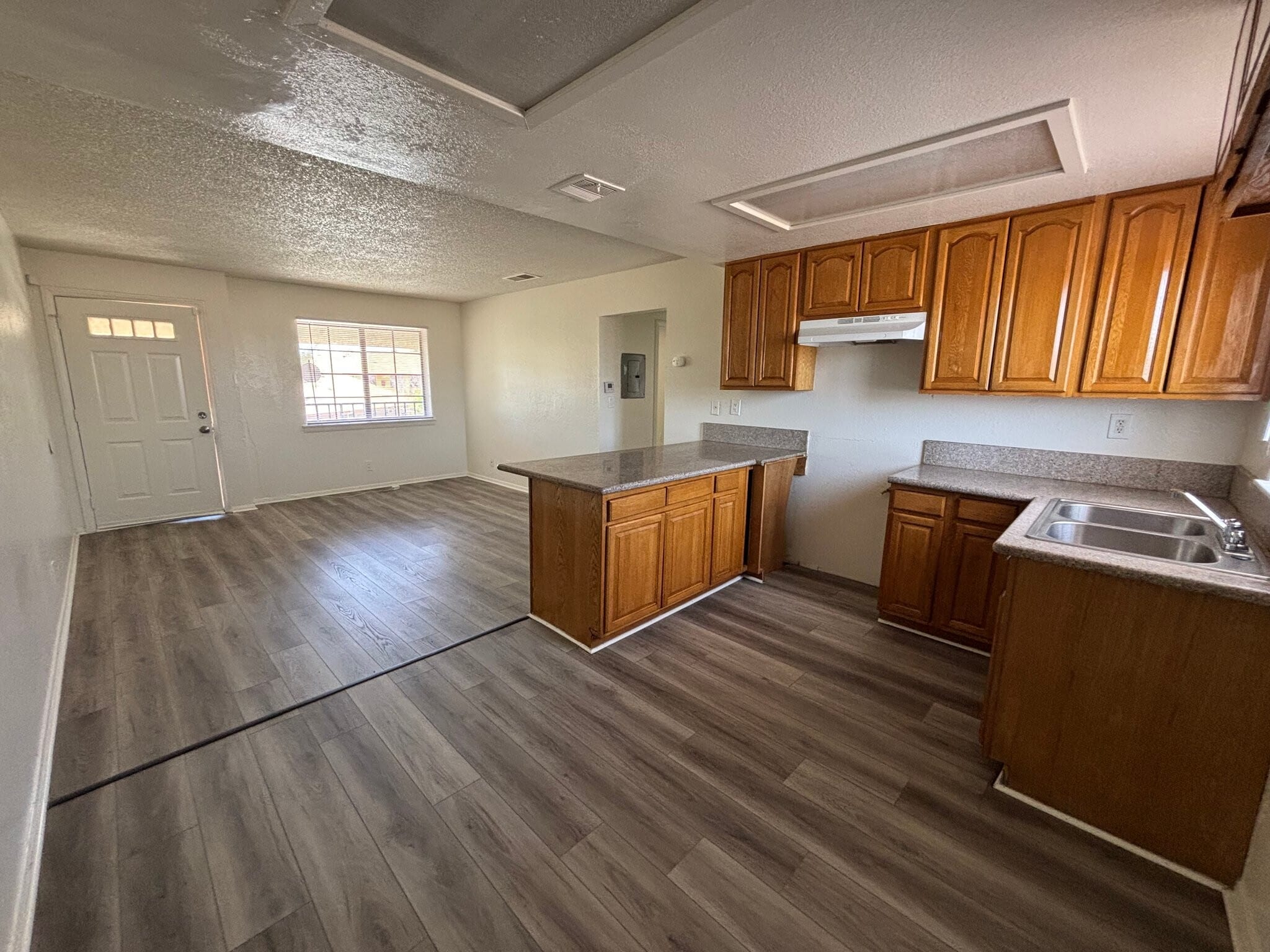 Building Photo - 509 E Ave Q