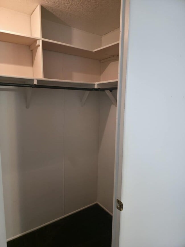 Building Photo - 2 BEDROOM 2 BATHROOM ON THE GOLF COURSE