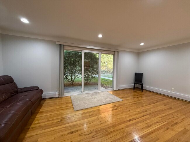 Building Photo - 1253 Island Dr