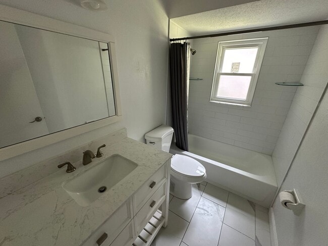 Building Photo - Fully remodeled 3/2 home for rent in the h...