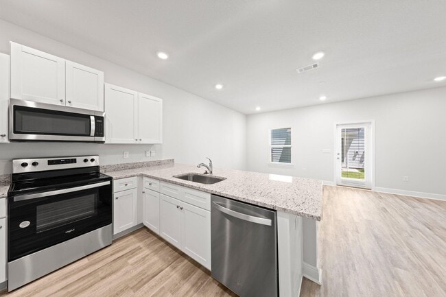Building Photo - 1027 McLaren Cir