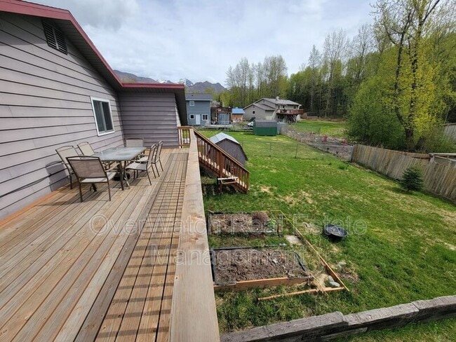 Building Photo - 17024 Meadow Creek Dr