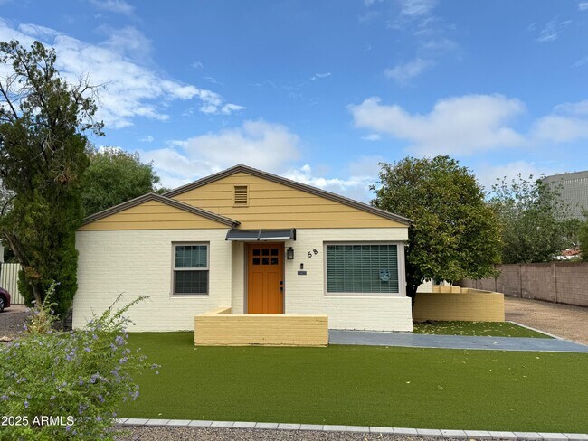 Primary Photo - 58 W Encanto Blvd