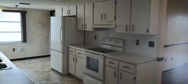Building Photo - Beautiful 2 bedroom 2 bathroom house 1 car...