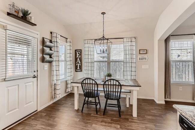 Building Photo - Charming 4BR/2BA One-Level Home with Moder...