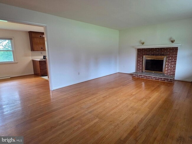 Building Photo - 25020 Oak Dr