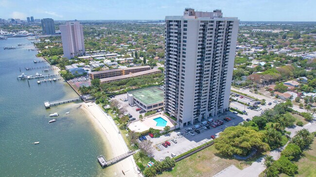 Building Photo - 5600 N Flagler Dr