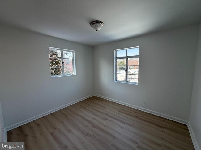 Building Photo - 1304 S Walter Reed Dr