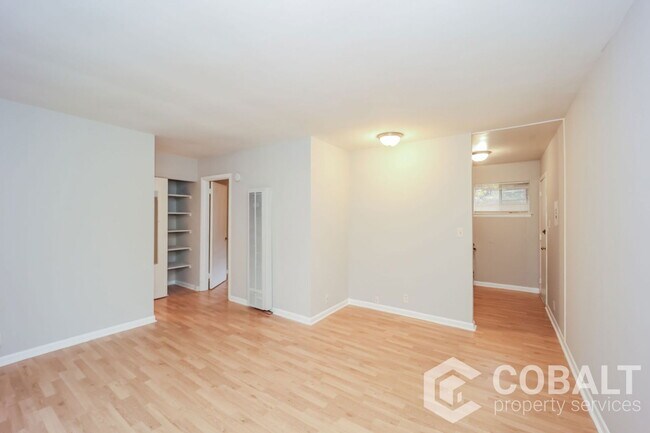 Building Photo - 905 Greenwood Ave NE