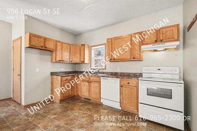 Building Photo - 956 Logan St SE