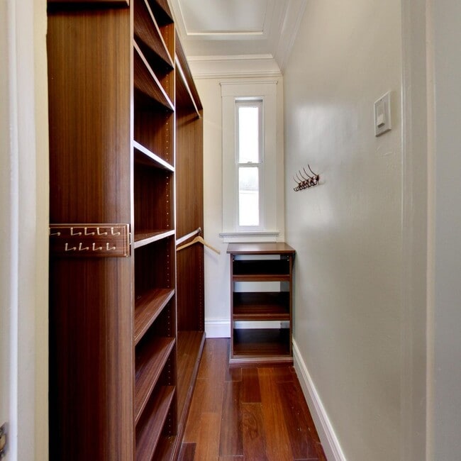 Building Photo - 2045 Hyde St