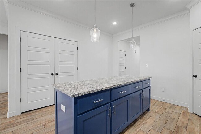 Building Photo - 3215 SW Hillstone Ave