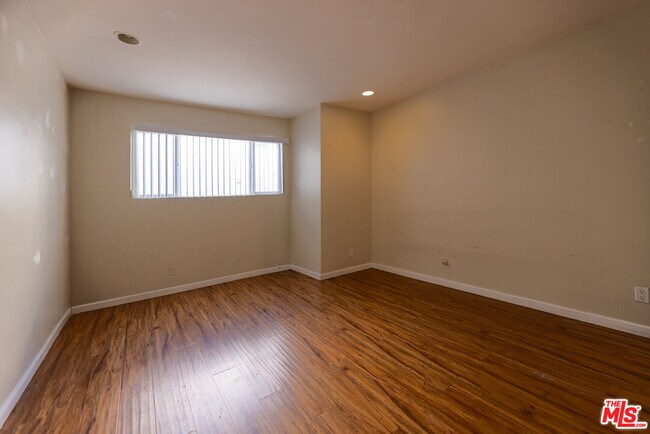 Building Photo - 947 Westmoreland Ave