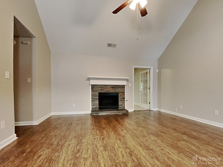 Building Photo - 408 Crested View Dr