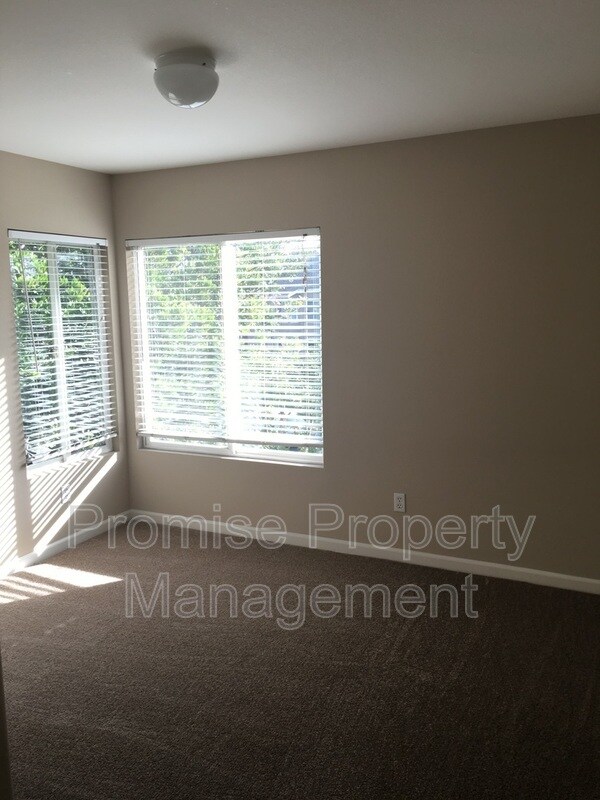 Building Photo - 565