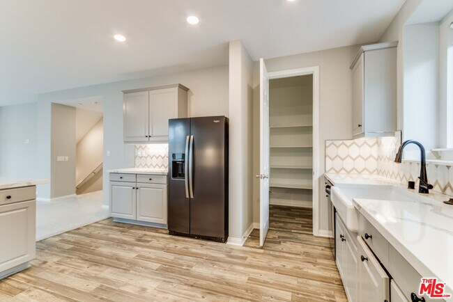 Building Photo - 713 Daniel Freeman Cir